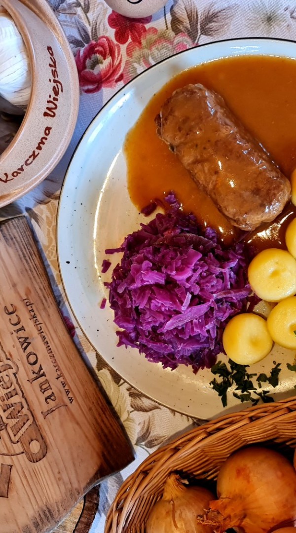 Silesian roulade with red cabbage and Silesian dumplings