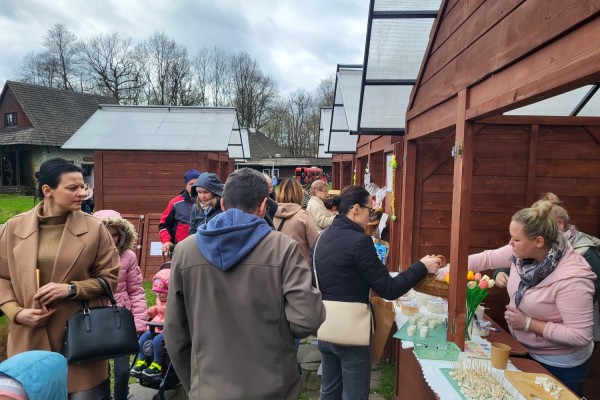 Jarmark Wielkanocny przyciągnął miłośników tradycji i lokalnych przysmaków