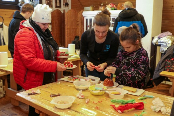 Warsztaty zdobienia babek i mazurków wielkanocnych