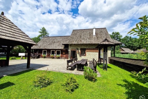 Widok na pszczyński skansen