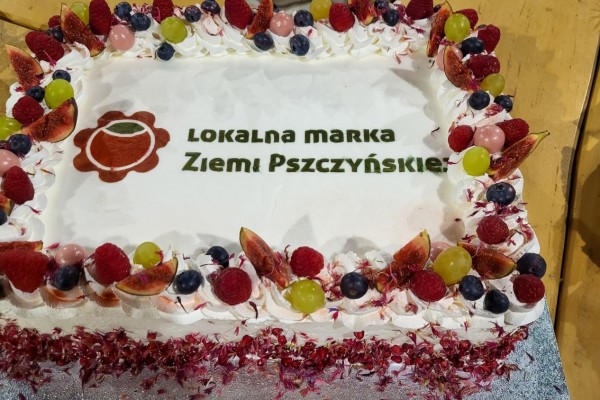 Tort z logo Lokalnej Marki Ziemi Pszczyńskiej