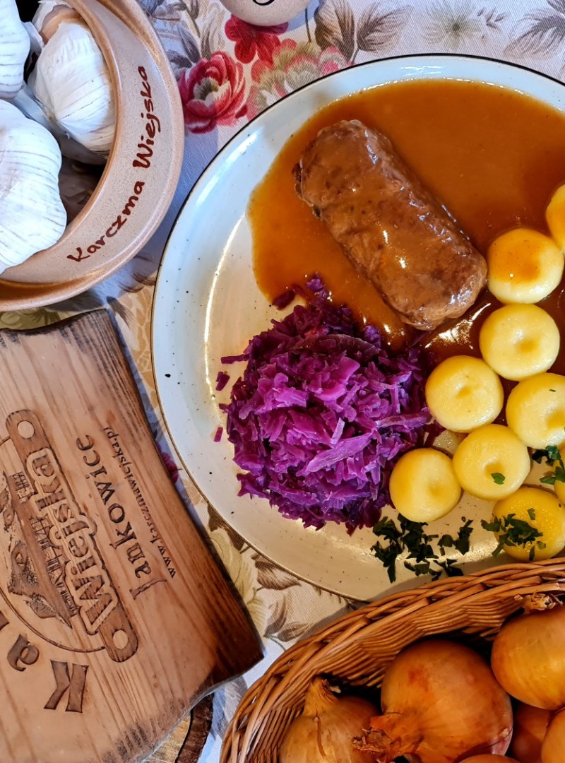 Silesian roulade with red cabbage and Silesian dumplings